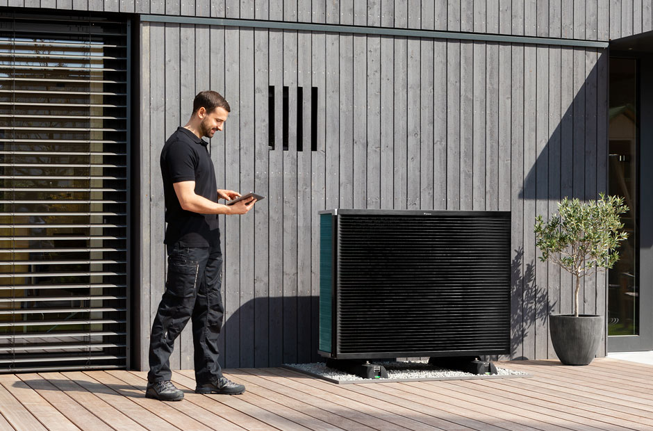 Инсталатер со надворешна единица Daikin Altherma